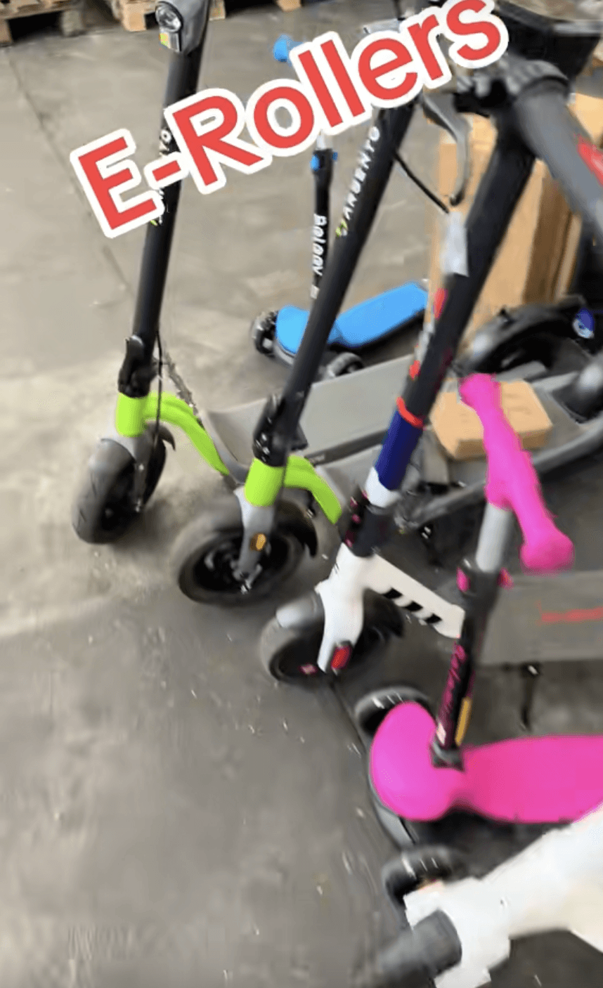 TikTok-Reaktion auf den Inhalt einer Amazon-Retourenpalette