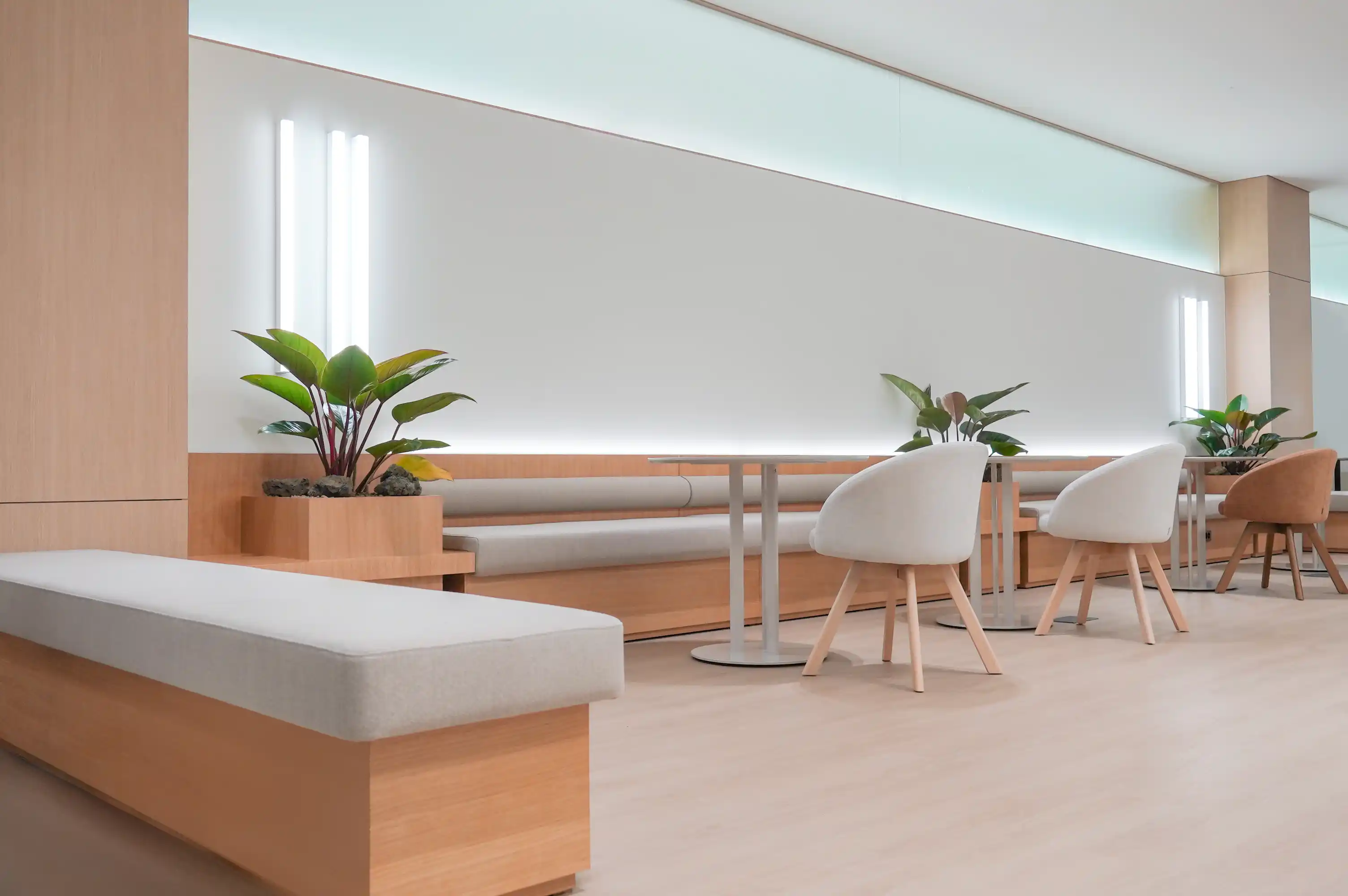 대기업 사옥 오피스 라운지 우드 벤치 플랜터 조경