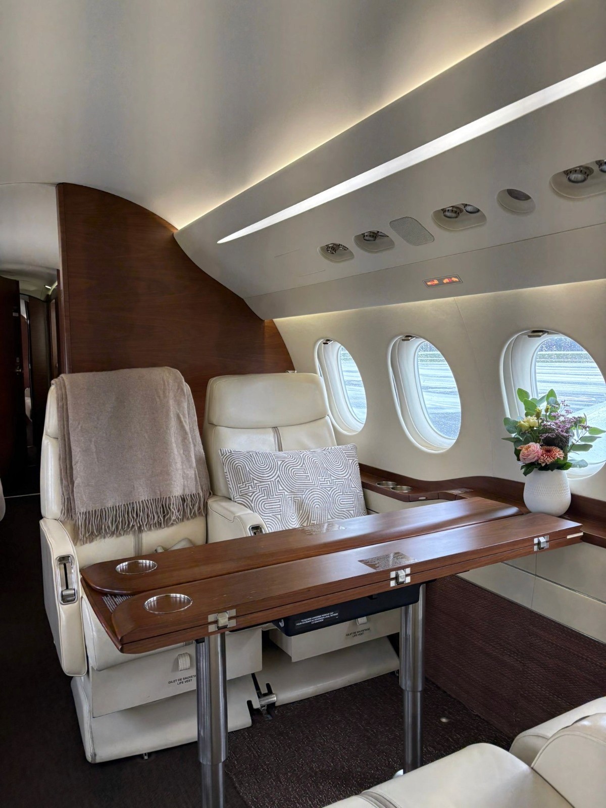 Falcon 7X interior