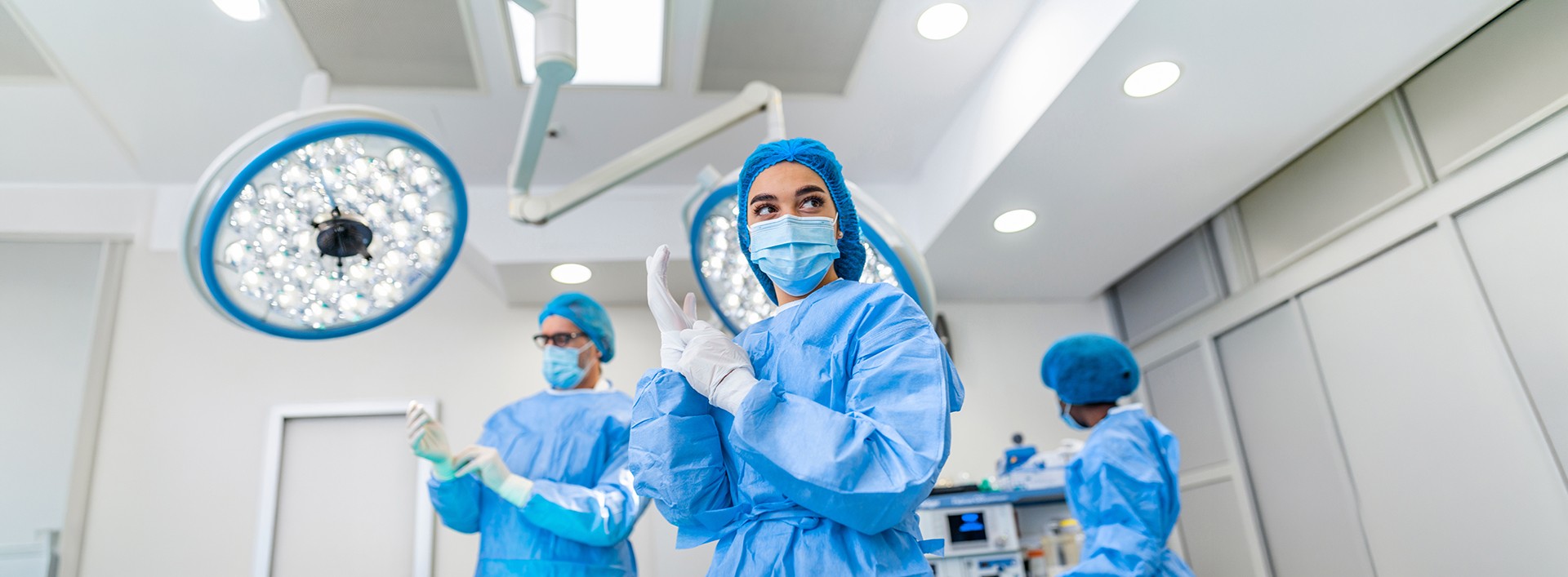 doctor-with-girl-patient
