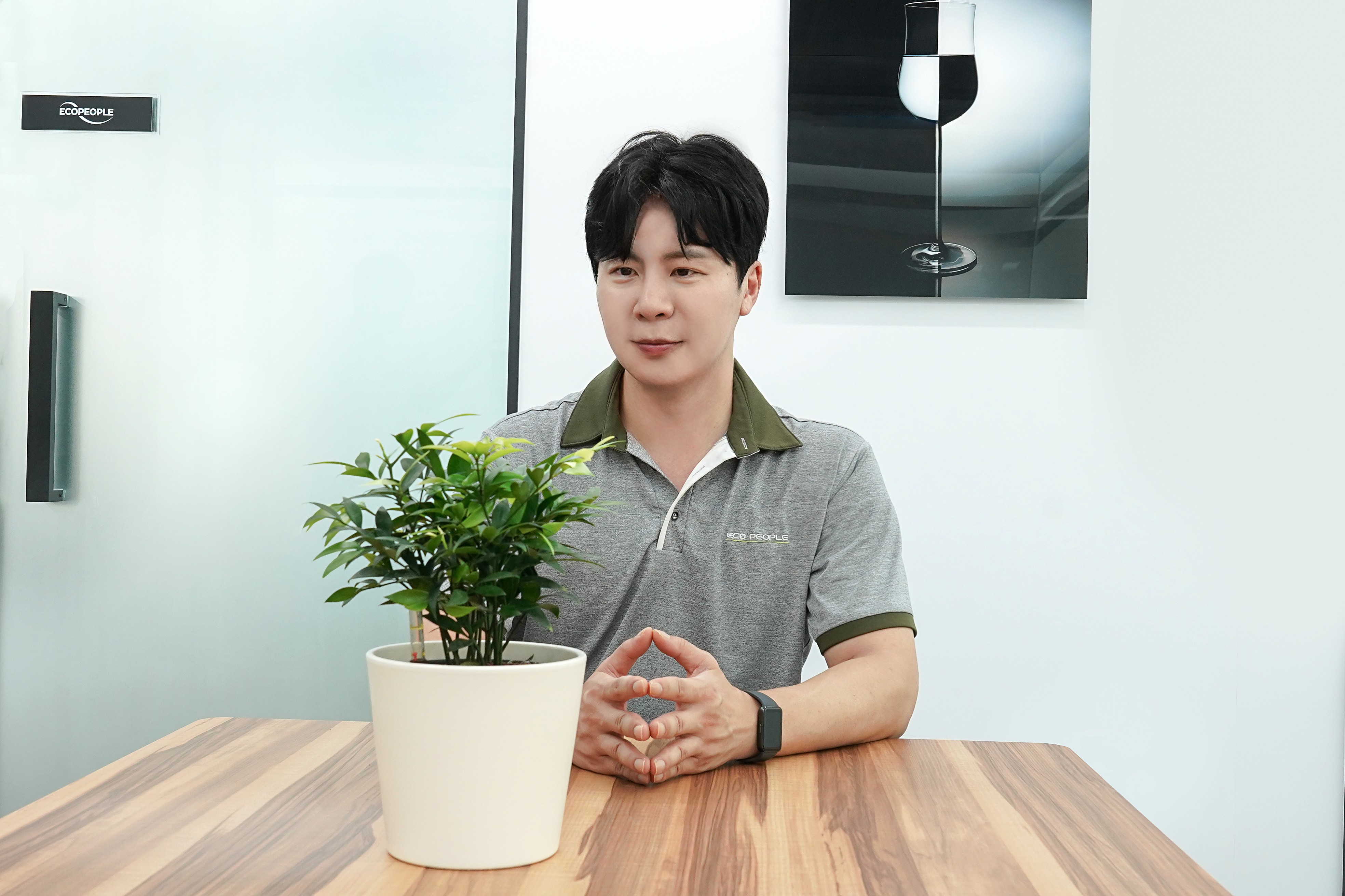 플랜테리어 전담관리팀 “물 주기부터 병해충 방제까지. 감상만 하셔도 충분합니다”