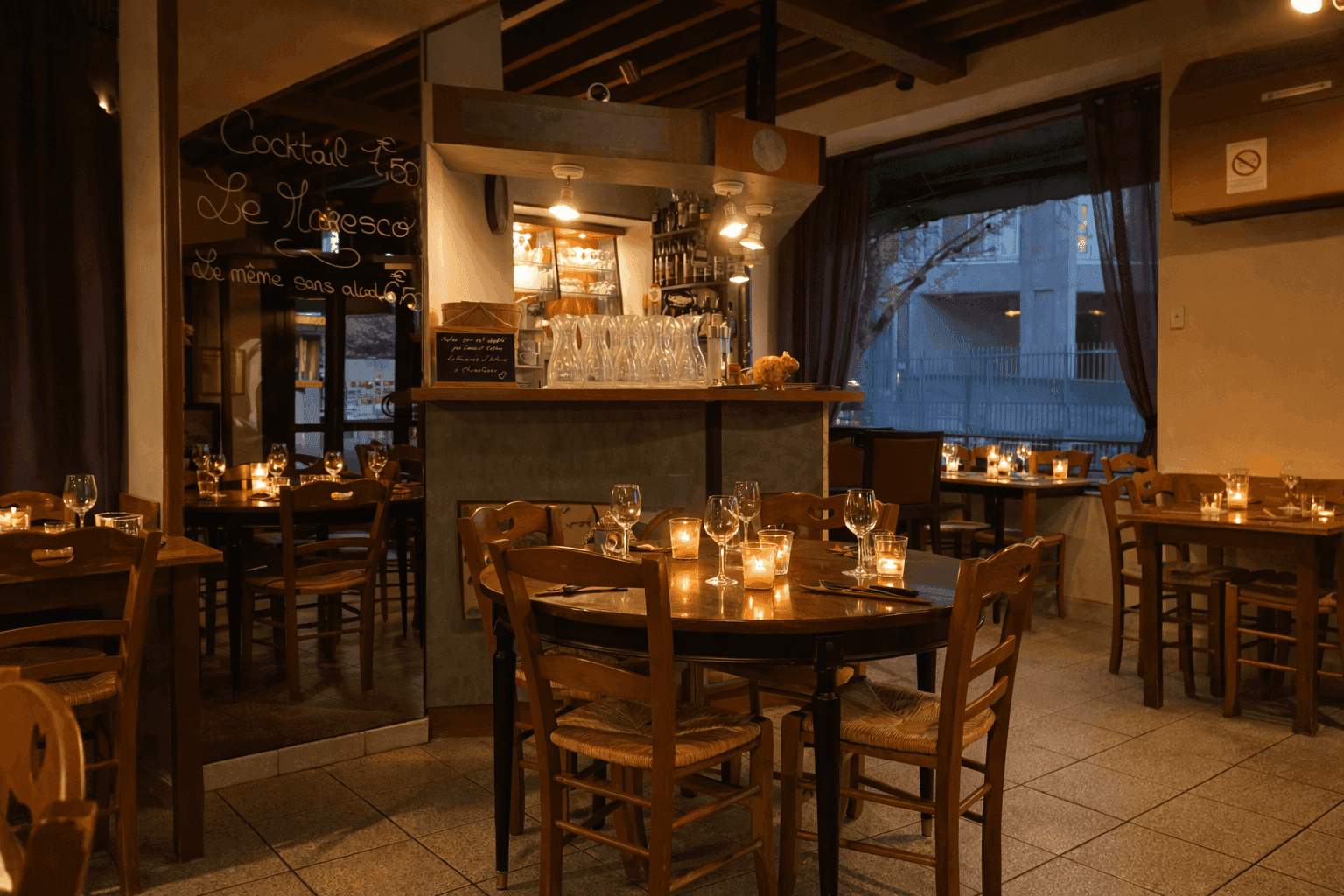 Salle chaleureuse de La Cassolette, restaurant auvergnat à Clermont-Ferrand