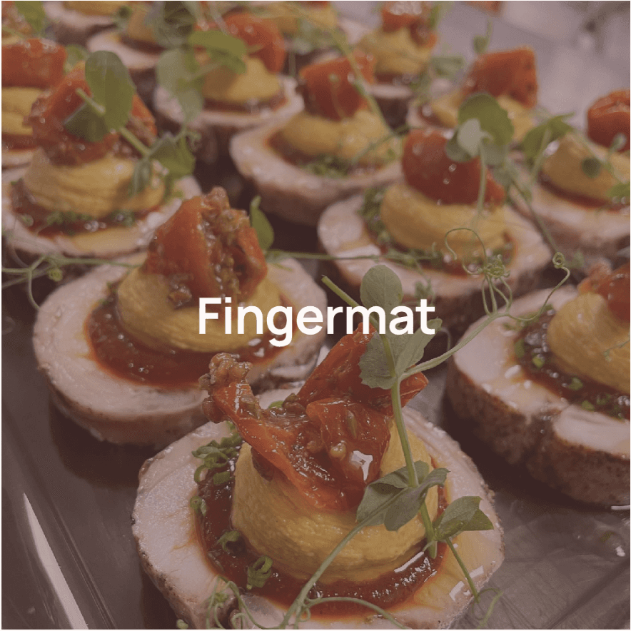 Små delitake fingermat retter med "fingermat"- overlay