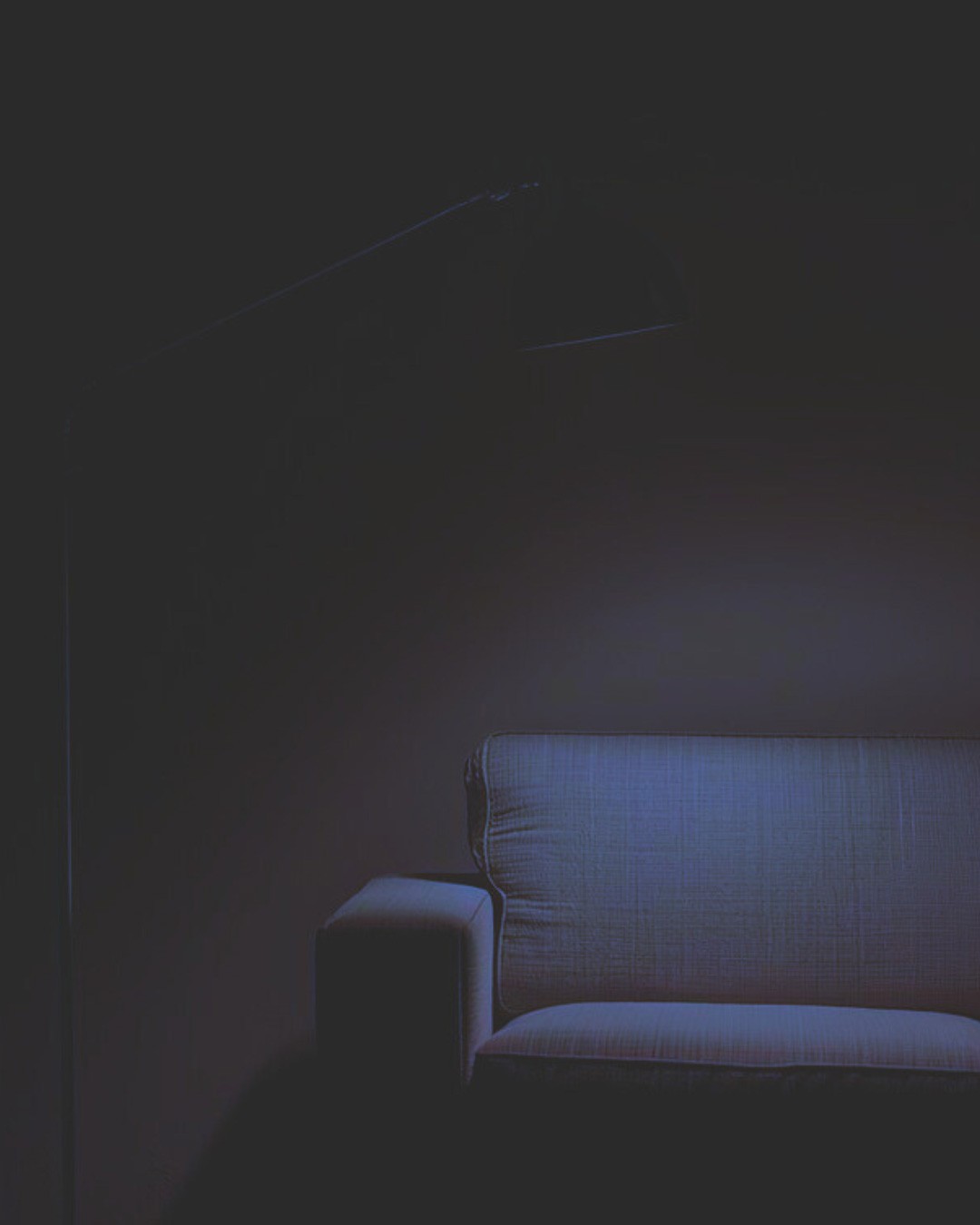 Accensione della lampada come transizione narrativa nello spazio visivo