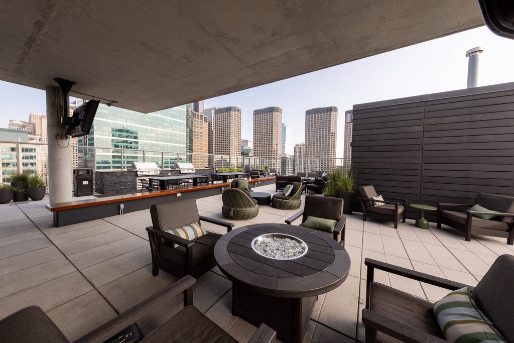 Covered outdoor rooftop lounge at Catalyst West Loop Chicago apartments