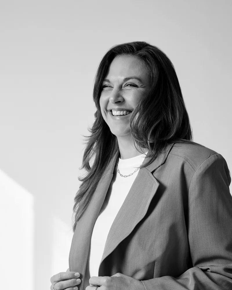 Roz Farrer, responsible pharmacist at Sēkret, in black and white