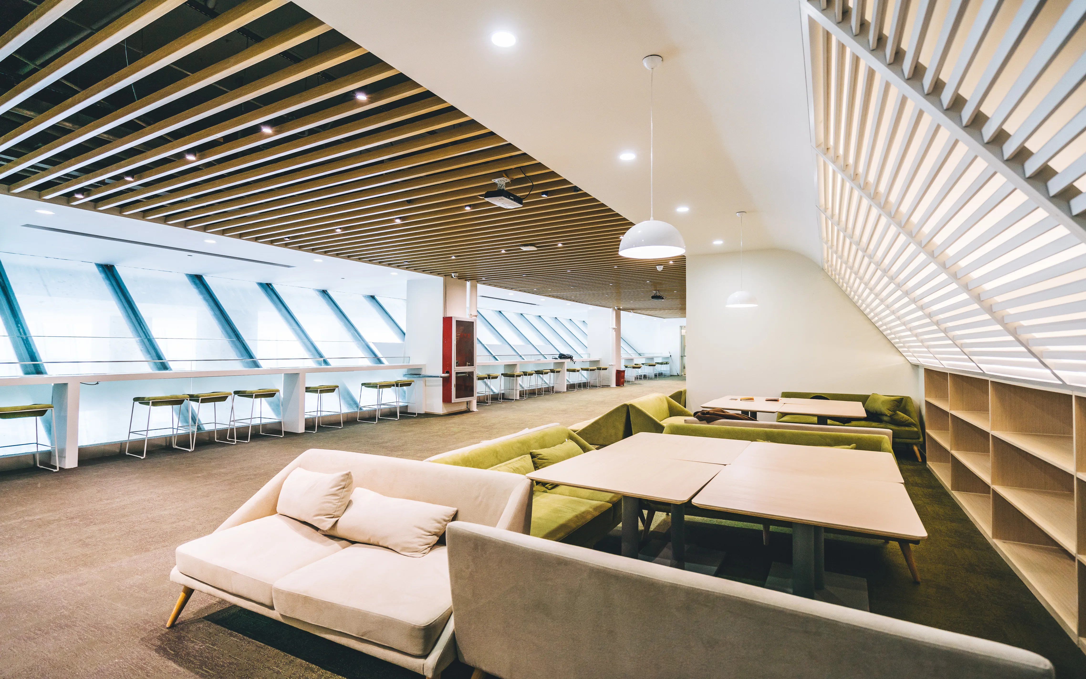 BW Design Centre 是一支擁有16年豐富經驗的專業設計團隊，我們專注於社區設計，致力打造更好社區環境。我們的服務涵蓋多個領域，包括醫療安老、教育空間、NGO非牟利組織、藝術設計、宗教團體、社區美化，以及環保ESG項目。我們透過專業工程和設計方案，從初步概念到完整執行，提供一站式服務，幫助客戶提升品牌形象，實現空間轉型，優化您的社區空間！無論是改善社區設施或推動可持續發展，我們都以創新和實用為本，確保每個項目都帶來實質價值。