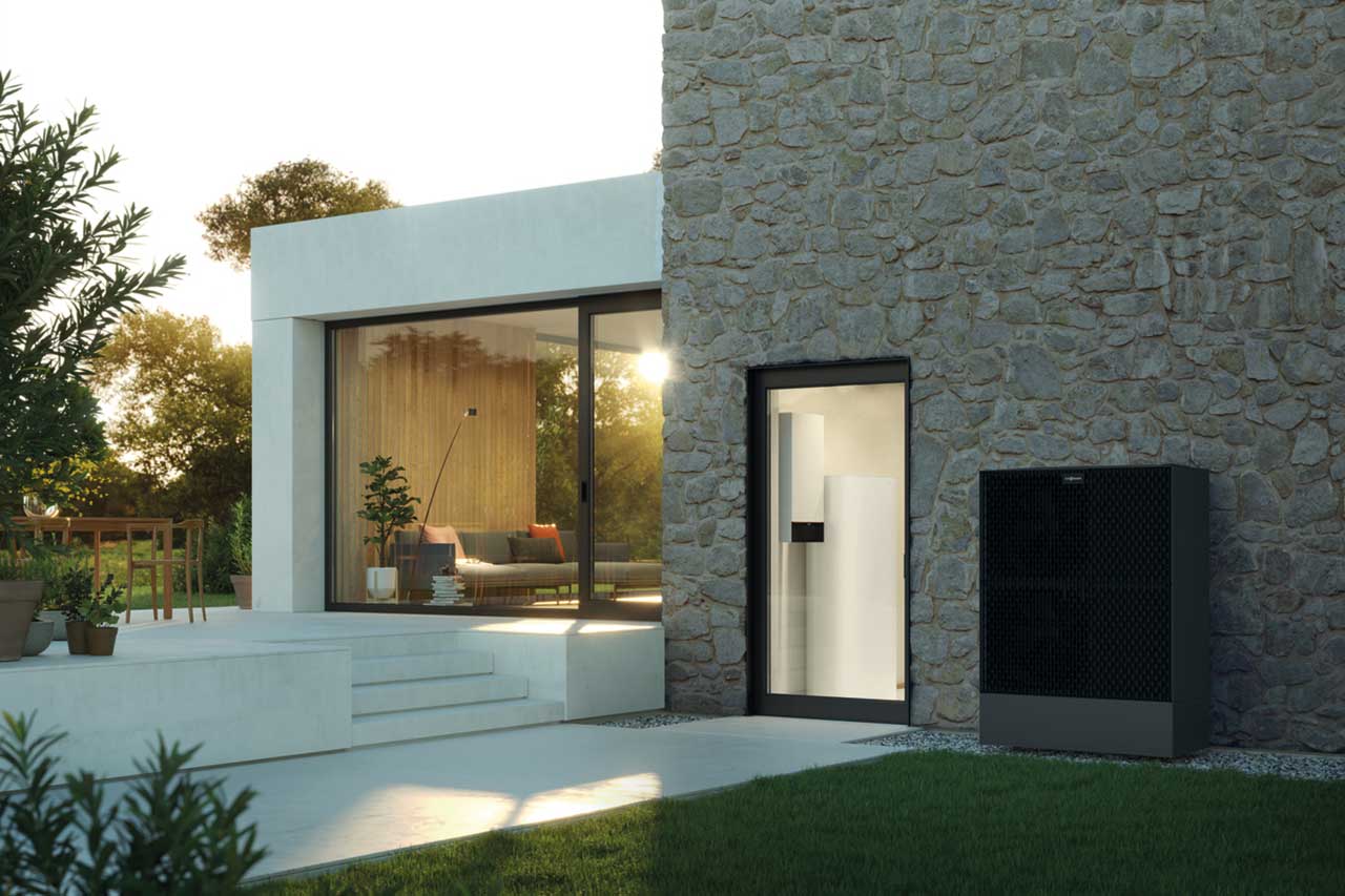 Coach explaining stuff to an athlete