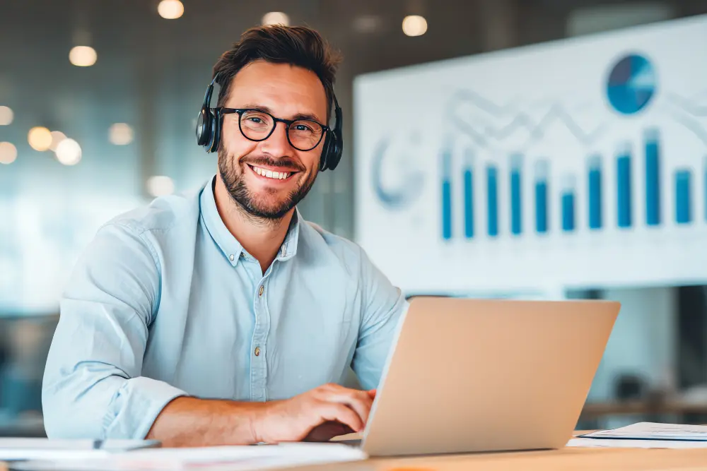 HR dashboard using predictive analytics to identify employee turnover risk and retention trends