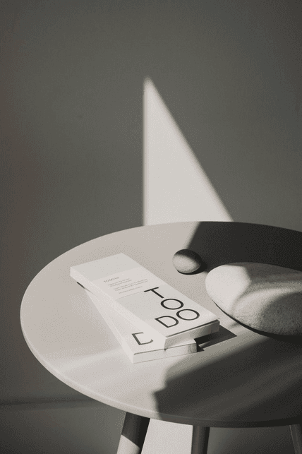 Display of various electronic devices (laptop, tablets, phones) showing warm-toned images with a coffee cup and vase on a dark surface.