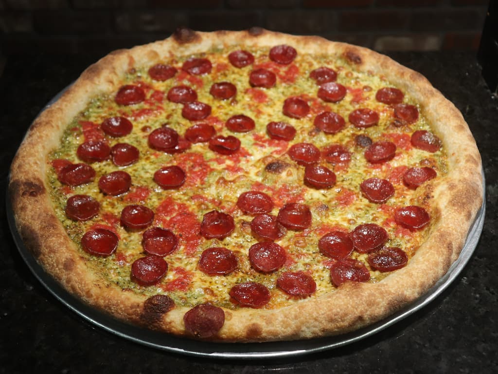 Pepperoni pesto Pizza (18")