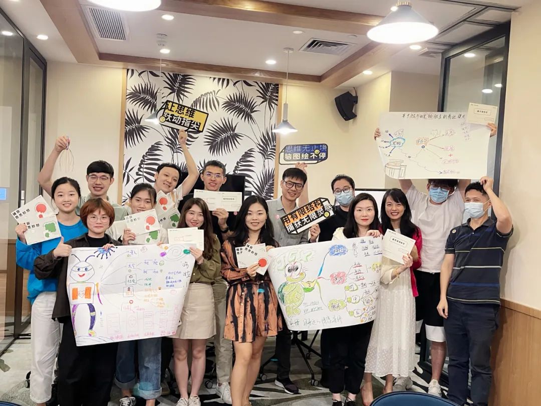 活动参与者展示作品