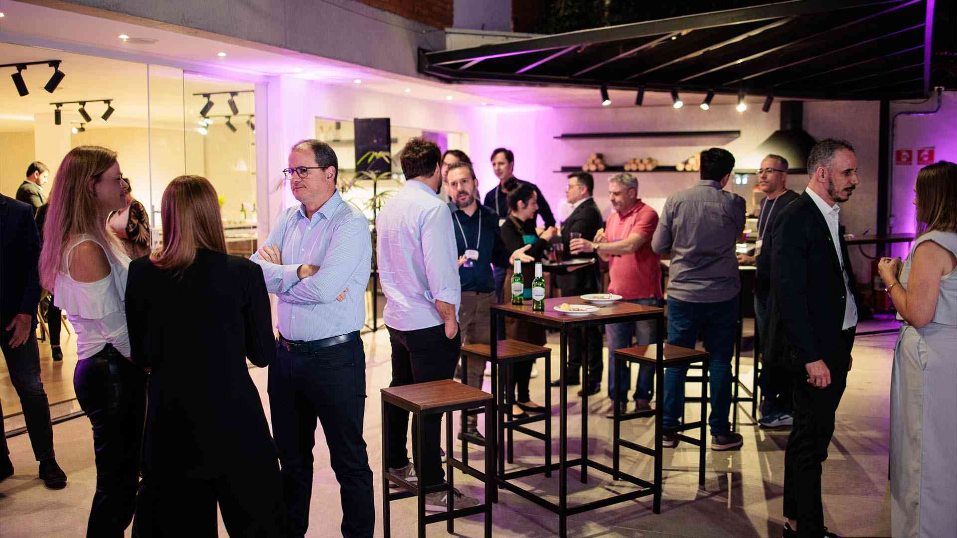 Executivos em momento de networking e experiência gastronômica no CMS Risk & Finance Club