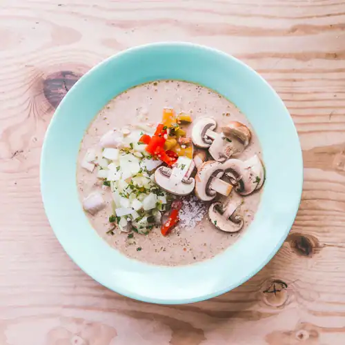Romige champignonsoep met groenten uit het 5 Day Fast menu.