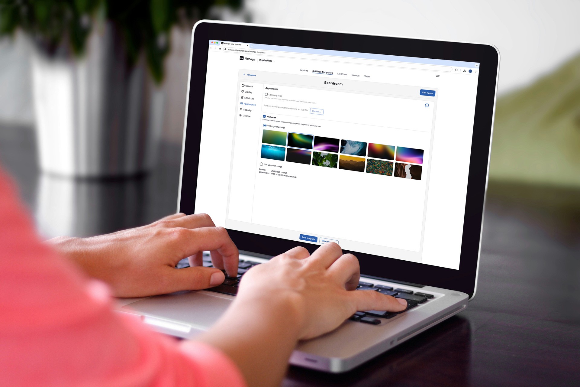 Manage your meeting room devices remotely from the DisplayNote central management portal