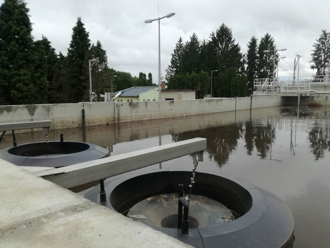 Round sludge tanks and CYCLATOR basin at the Lenti wastewater treatment plant, Hungary