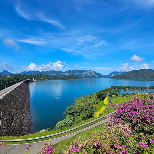 我們會在這個觀景點稍作停留，然後前往碼頭開始私人長尾船之旅。