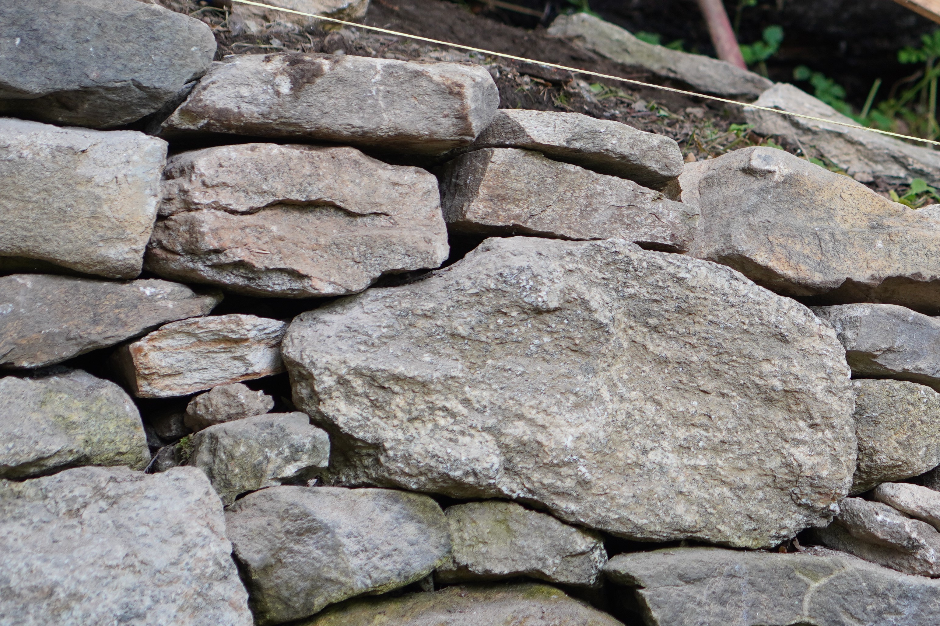 Bauregeln Trockenmauern Schwere Decksteine oben