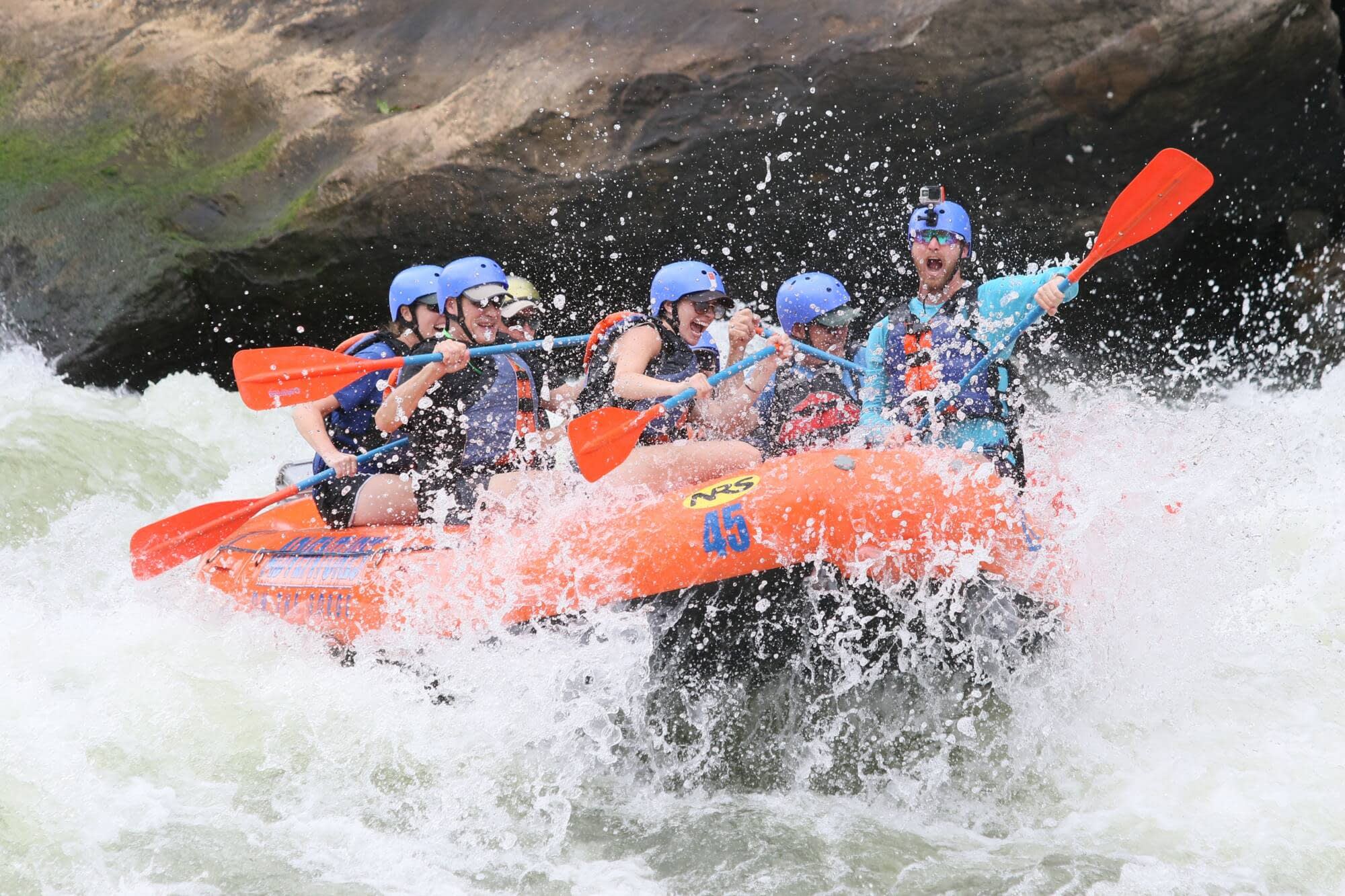 Rafting en el Río Miño en Pontevedra - Aventuras acuáticas cerca de Casa Cruceiro