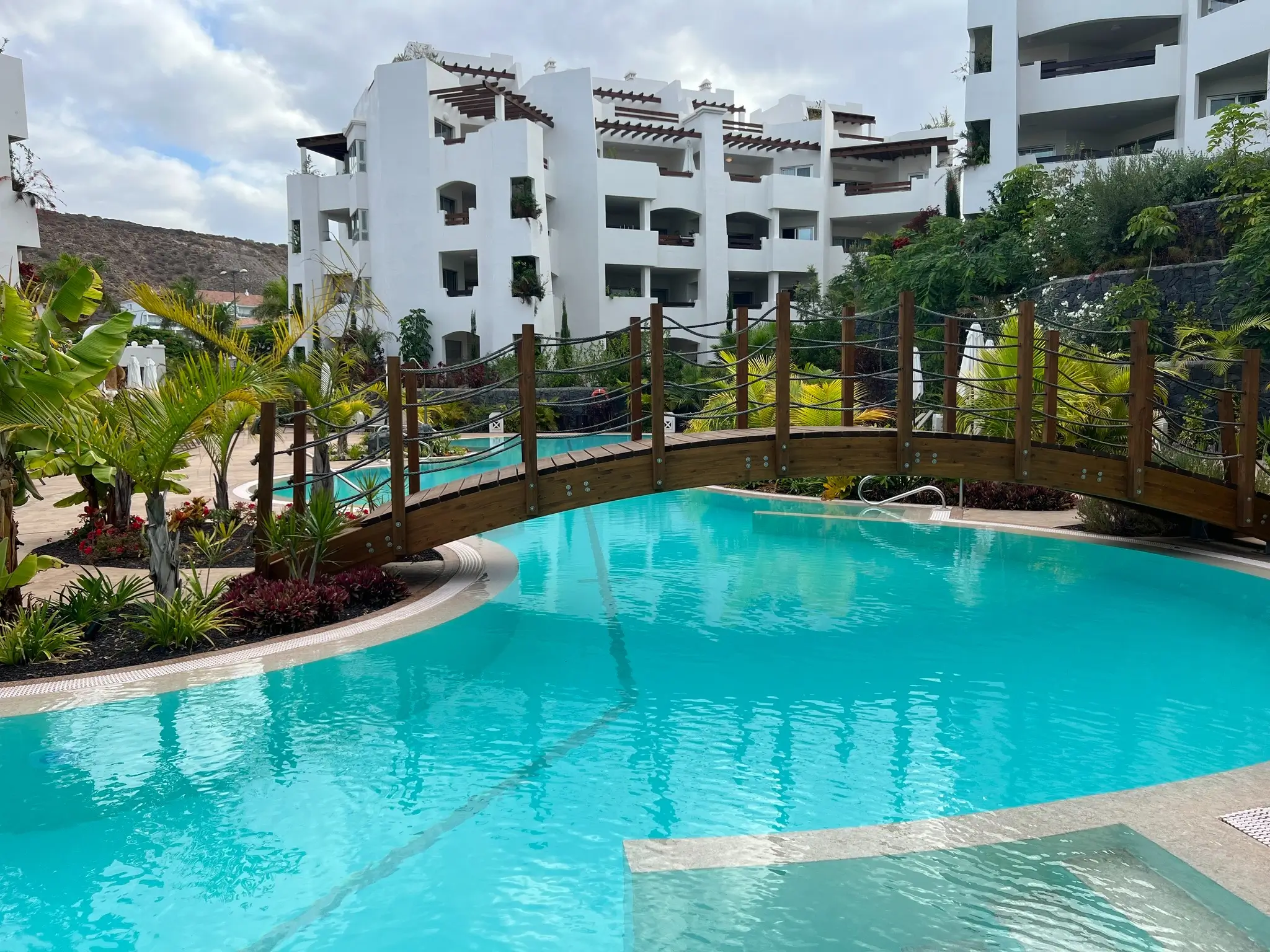 Groot gezamelijk zwembad