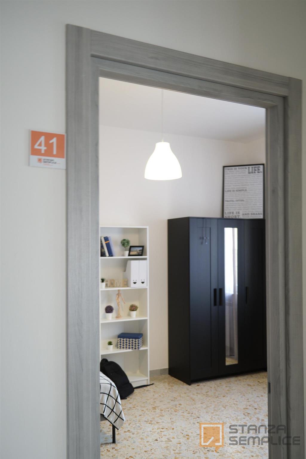 Stanza di 15 mq in Via Terracina n., Napoli