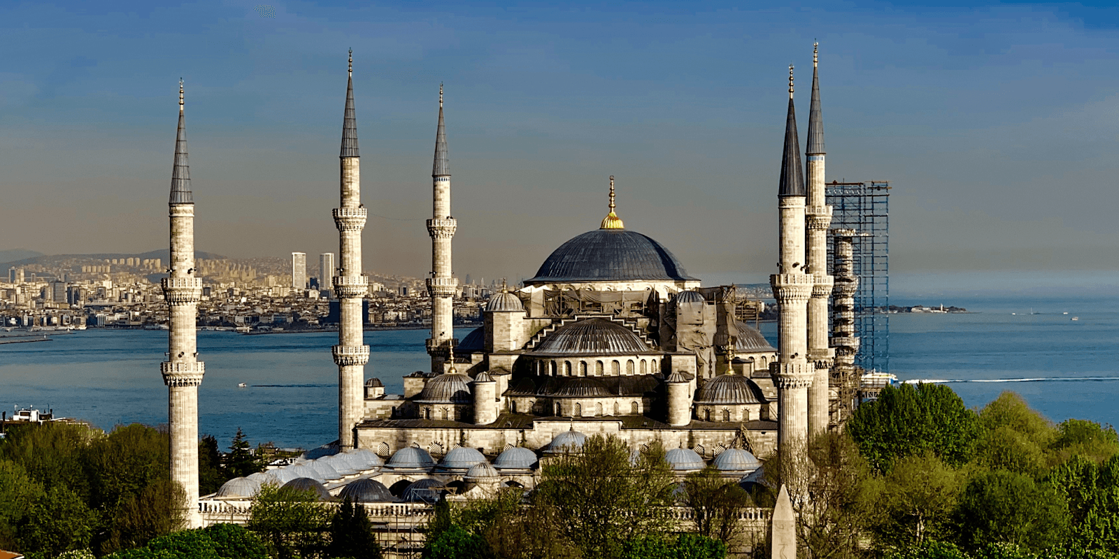 Private Istanbul Walking Tours offers personalized, transparent tours led by local experts, providing an authentic, immersive Istanbul experience.