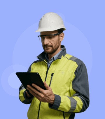 Ingeniero usando software de mantenimiento