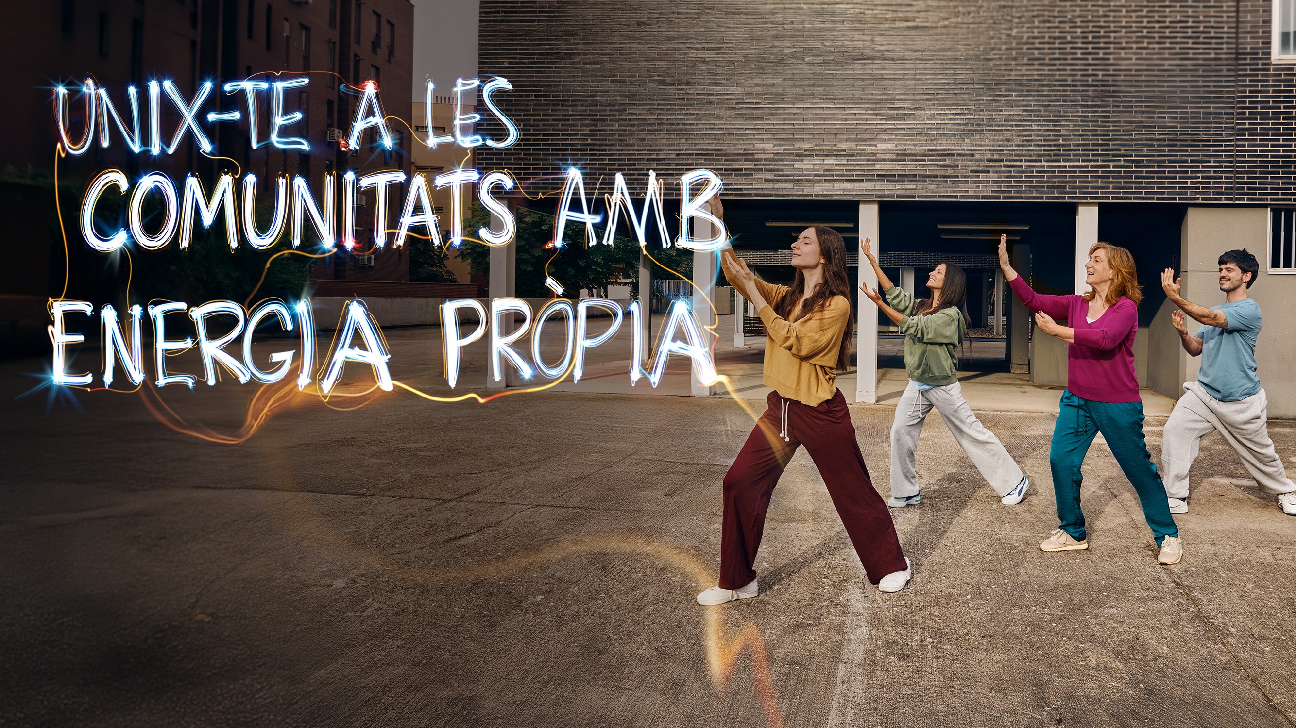 grupo de personas haiendo ejercicios exterior