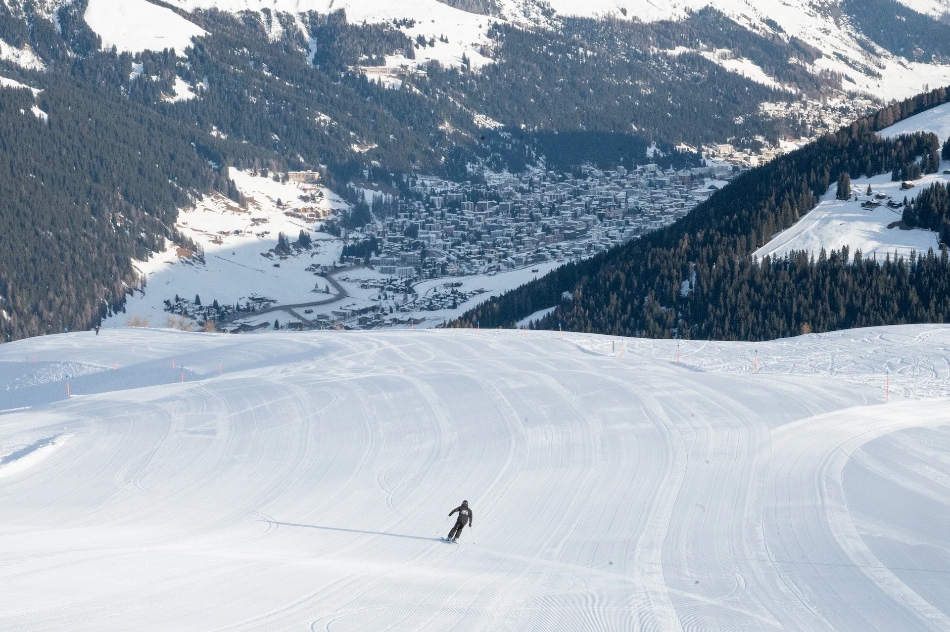 A skier on the slopes of Rinerhorn with the Davos at the background