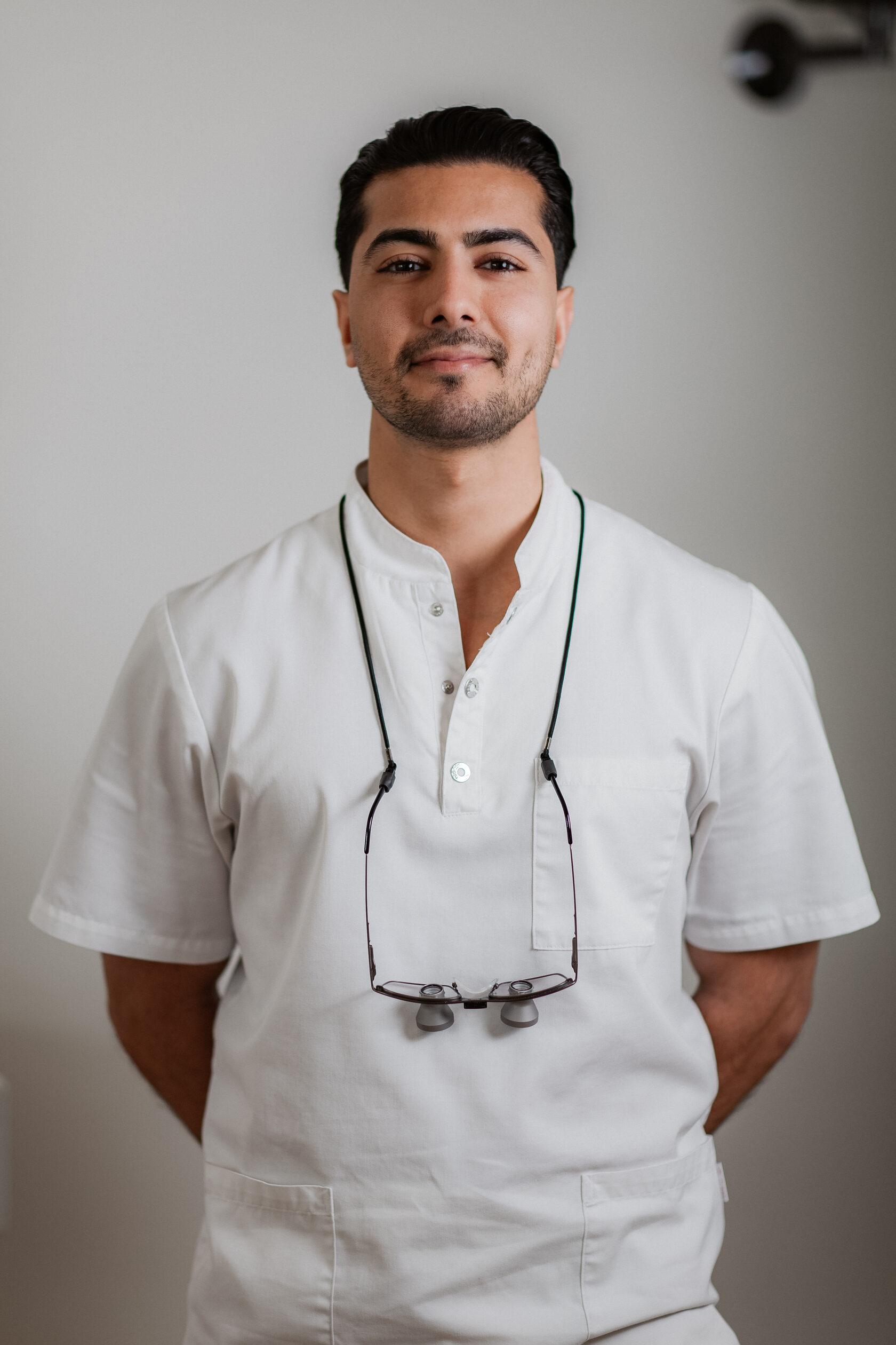 Foto van tandarts en praktijkeigenaar Danial Babial.