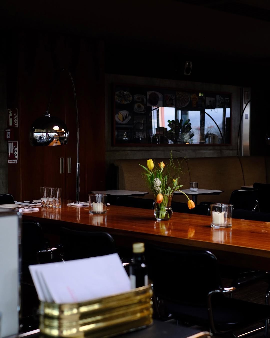 Tisch im Innenbereich des Schöllmanns in Offenburg mit Dekoration