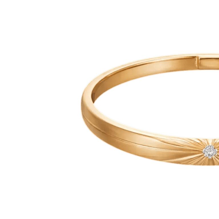 Close-up of engraved sunray pattern and brilliant-cut diamond