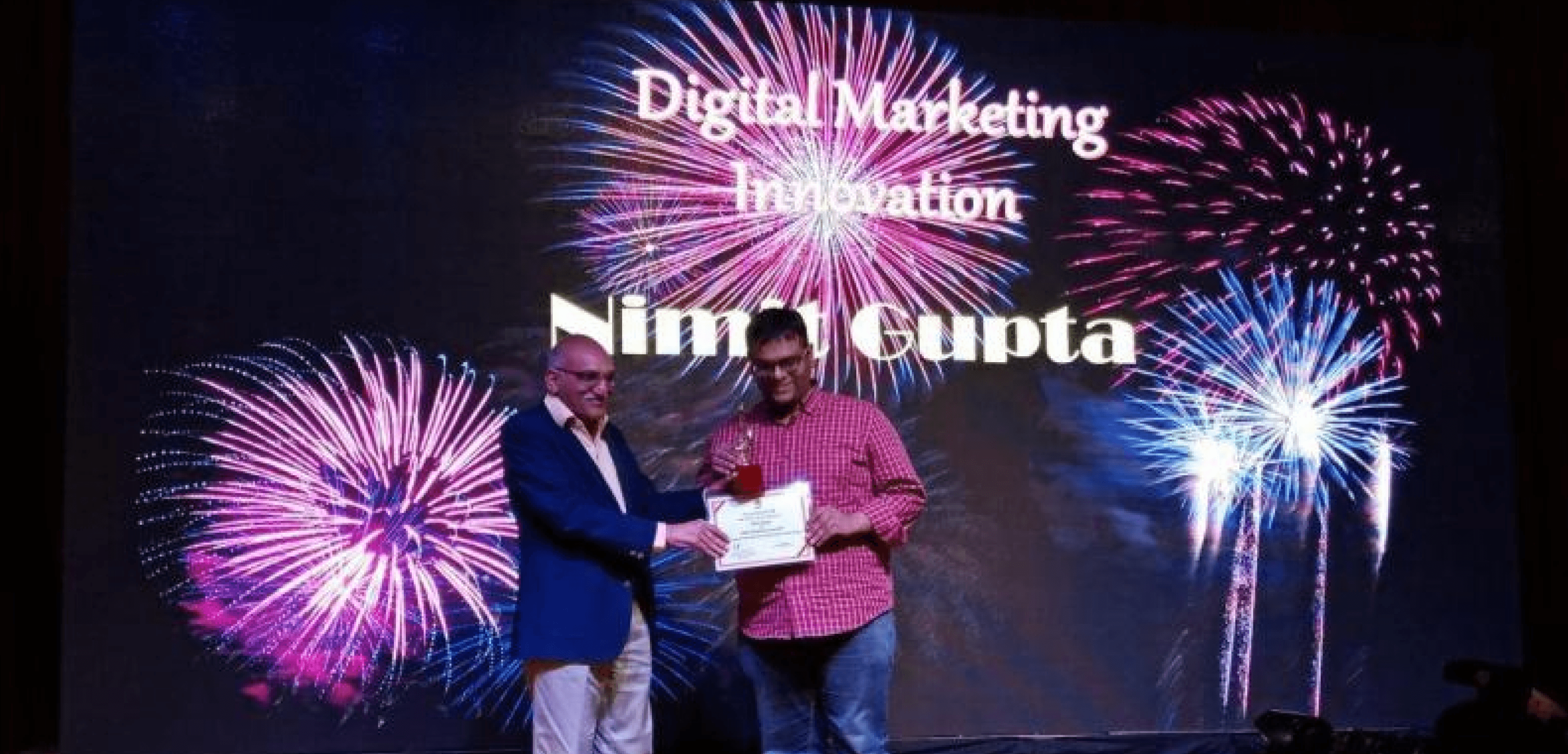 Nimit Gupta receiving the Digital Marketing Innovation award on stage.