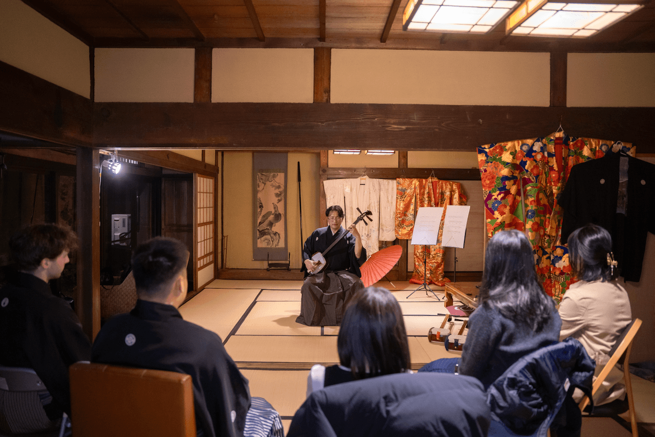 Shamisen performance at Aomori Kurahaku