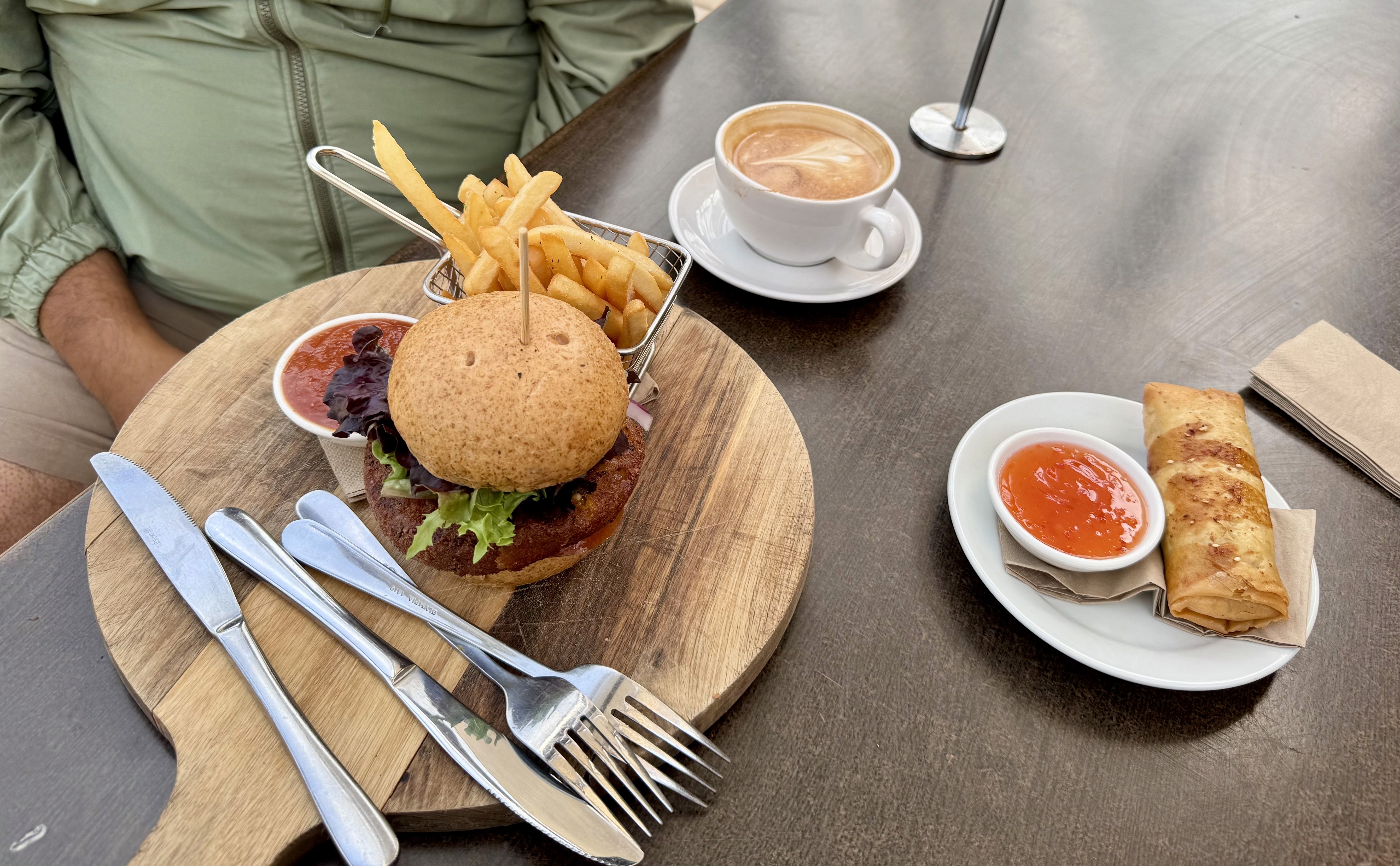 The food - vegetarian burger and spinach-feta roll at the cafe restaurant outside Waitomo Caves