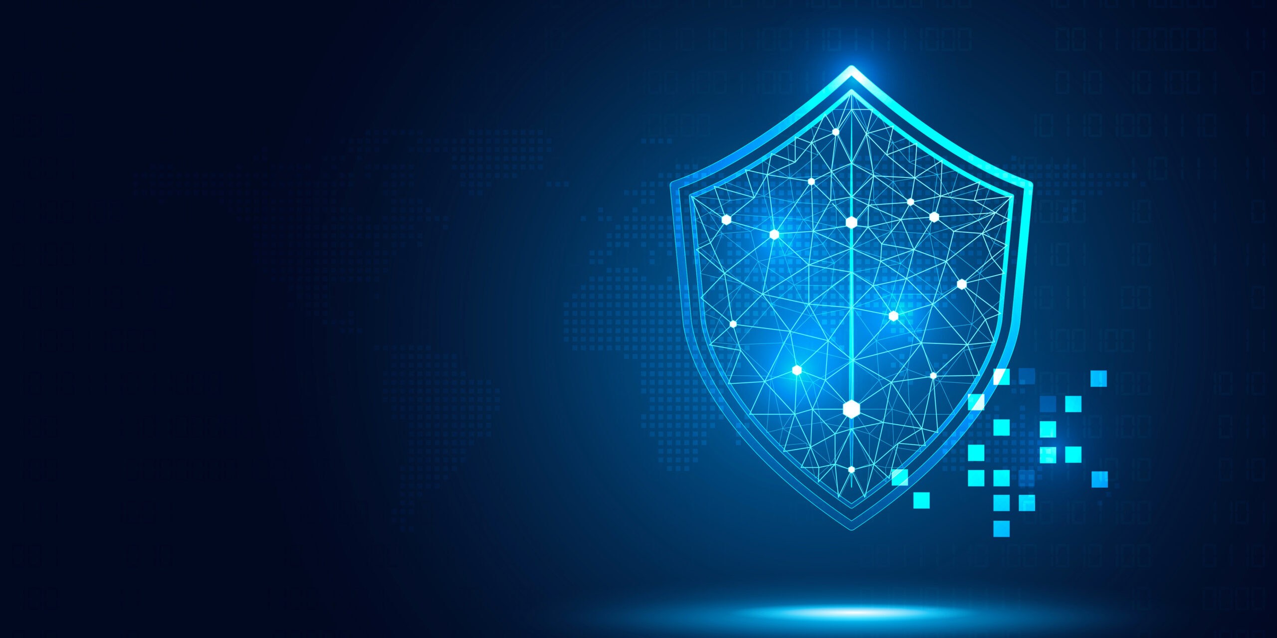 Leuchtend blauer digitaler Schild mit Netzwerklinien vor dunklem Technik-Hintergrund als Symbol für Cybersicherheit.