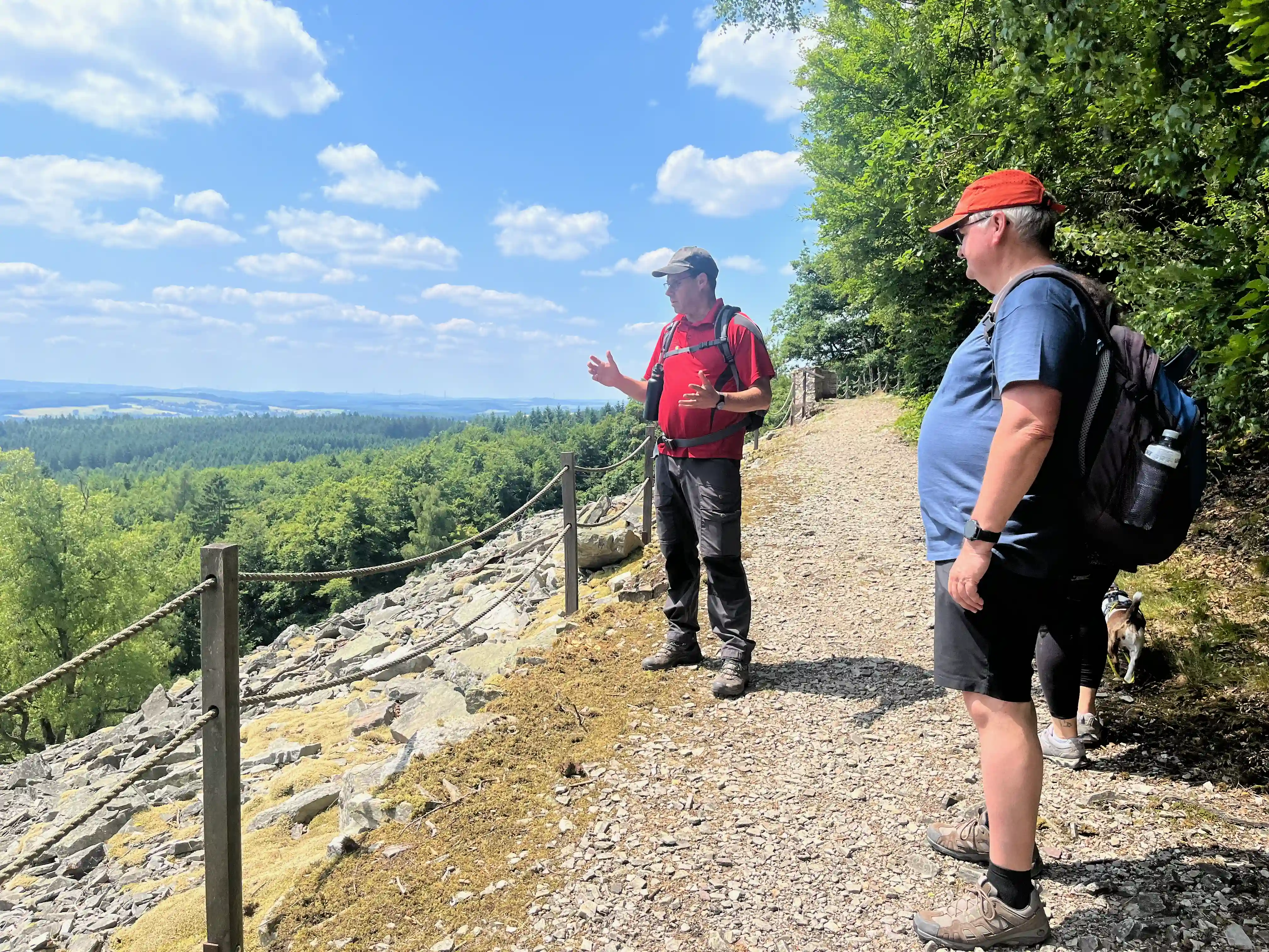 An der Mörschieder Burr mit einem Nationalpark-Führer
