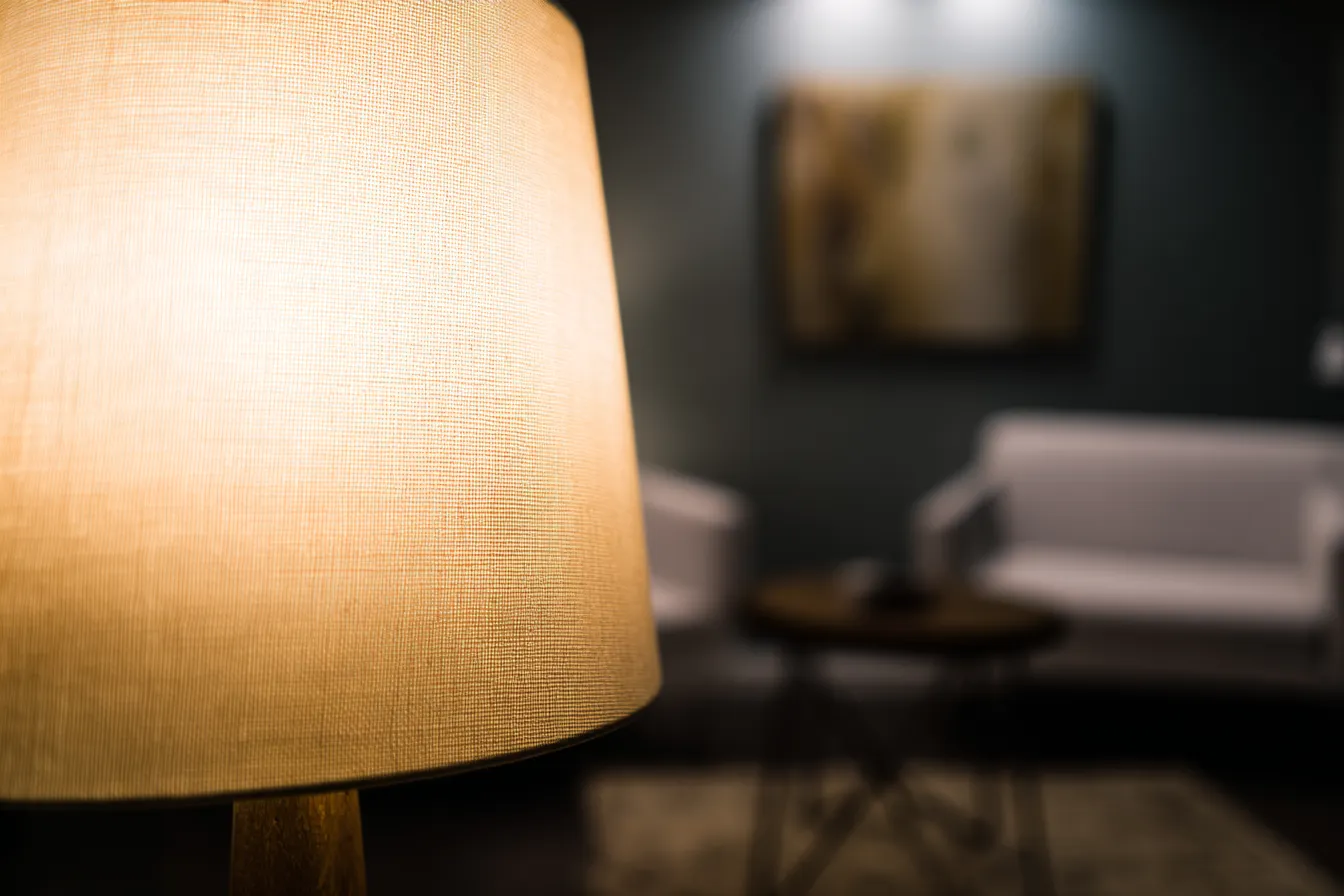 Warm, inviting therapy room with modern furniture and lamp lighting