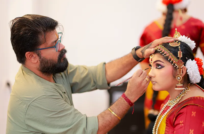 A dancer performing mohiniyattam