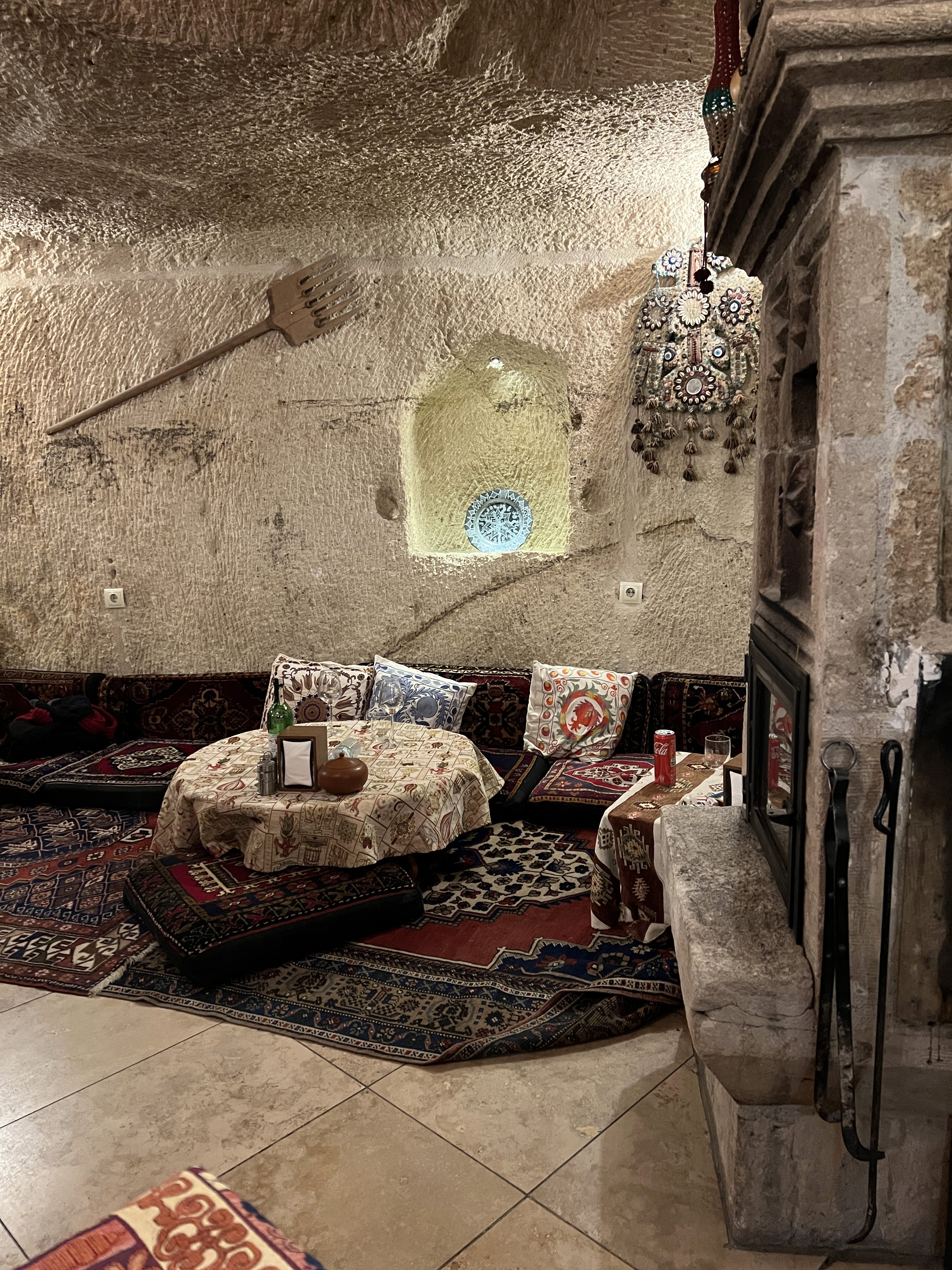Dineren-in-een-grot-Goreme