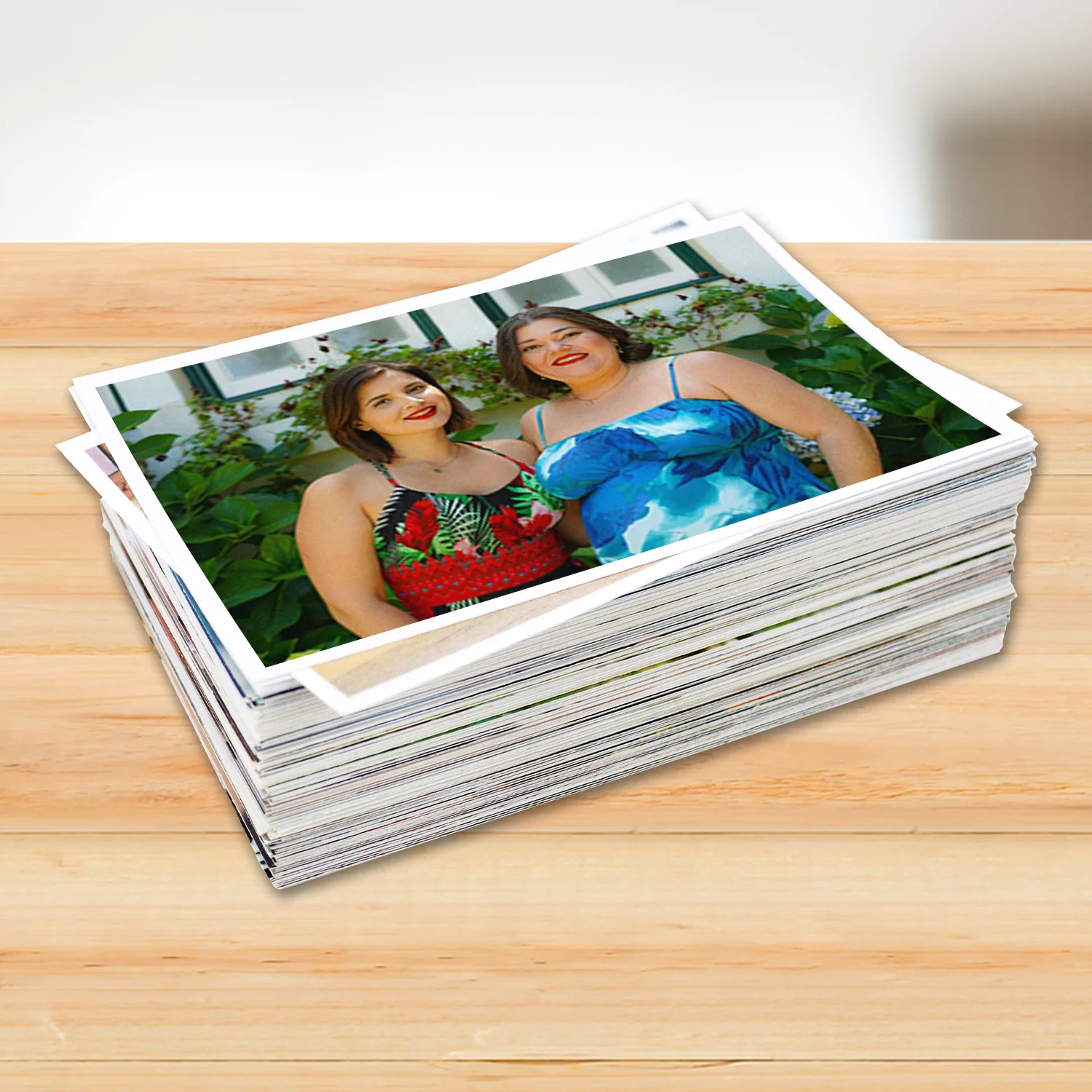 Fotolivro de capa dura no tamanho 21x30cm aberto e fechado em loop.