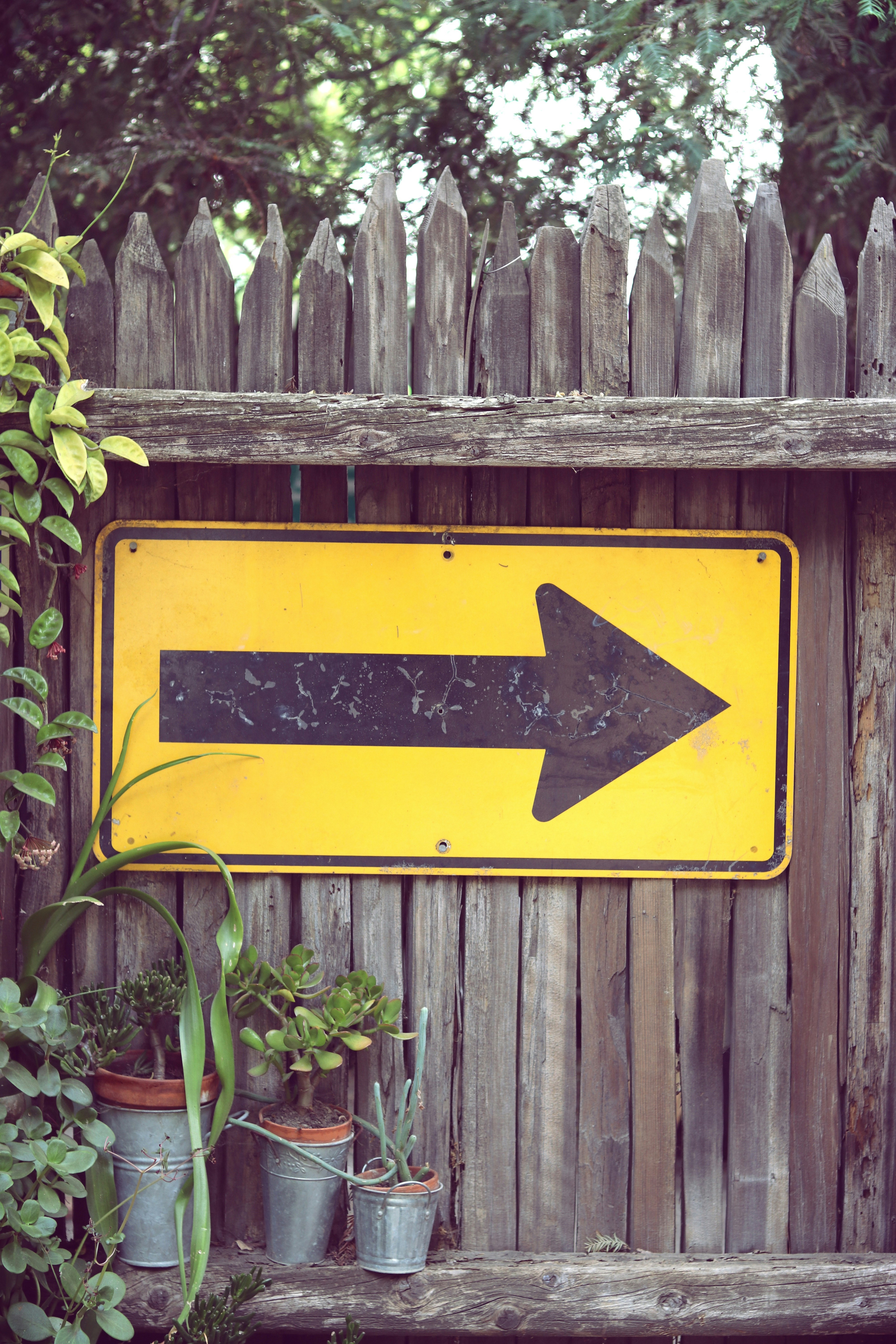 yellow arrow signage