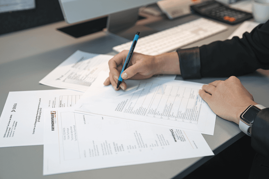 Organization of documentation for abnormal transport permits, such as: Scheda tecnica (Italy), Ficha técnica (Spain), §70 / TÜV / Gutachten (Germany), coupling inspection (Finland), and others