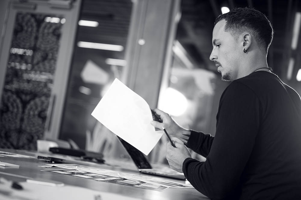 Taides brand photography by Kyttn. Protrait Te working