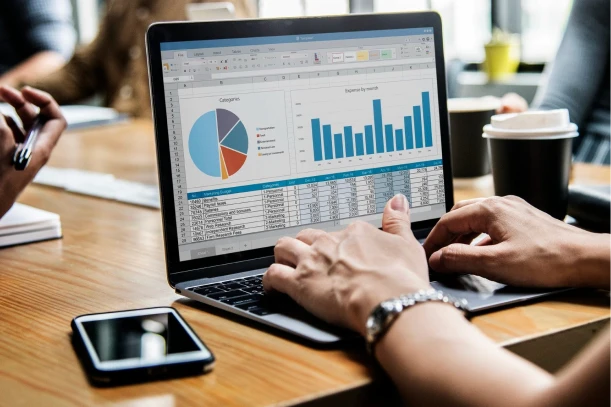 The image illustrates seven business challenges effectively solved through financial data analysis.