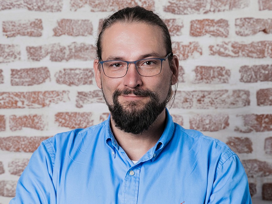 christopher-von-dambrowski-management-amparex