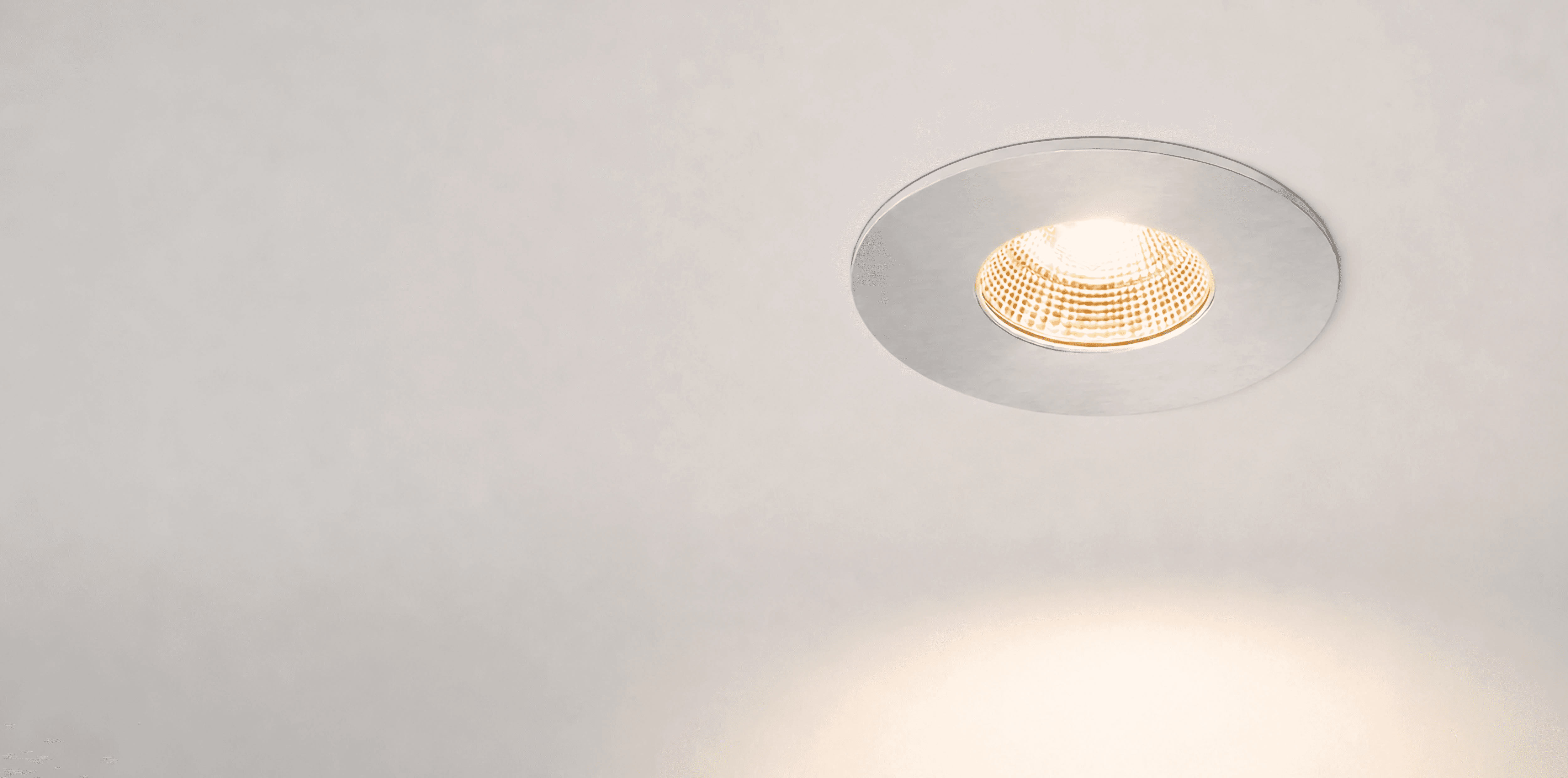 Czarna kompaktowa oprawa sufitowa LED Stellar ALFA A3 typu downlight z modułowego systemu Stellar ALFA