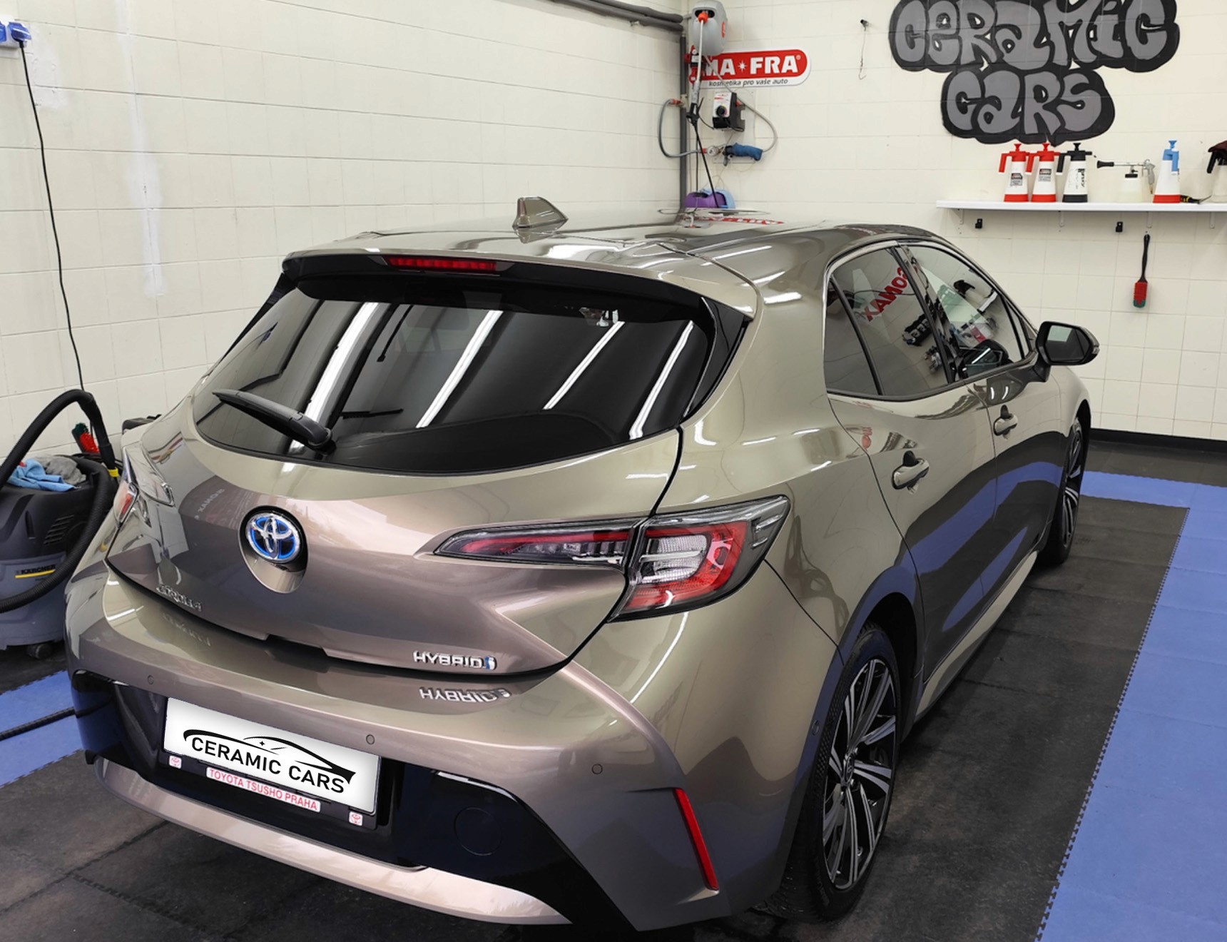 Základní balíček mytí a ochrana laku nanovoskem u vozu Toyota Corolla v Říčanech.