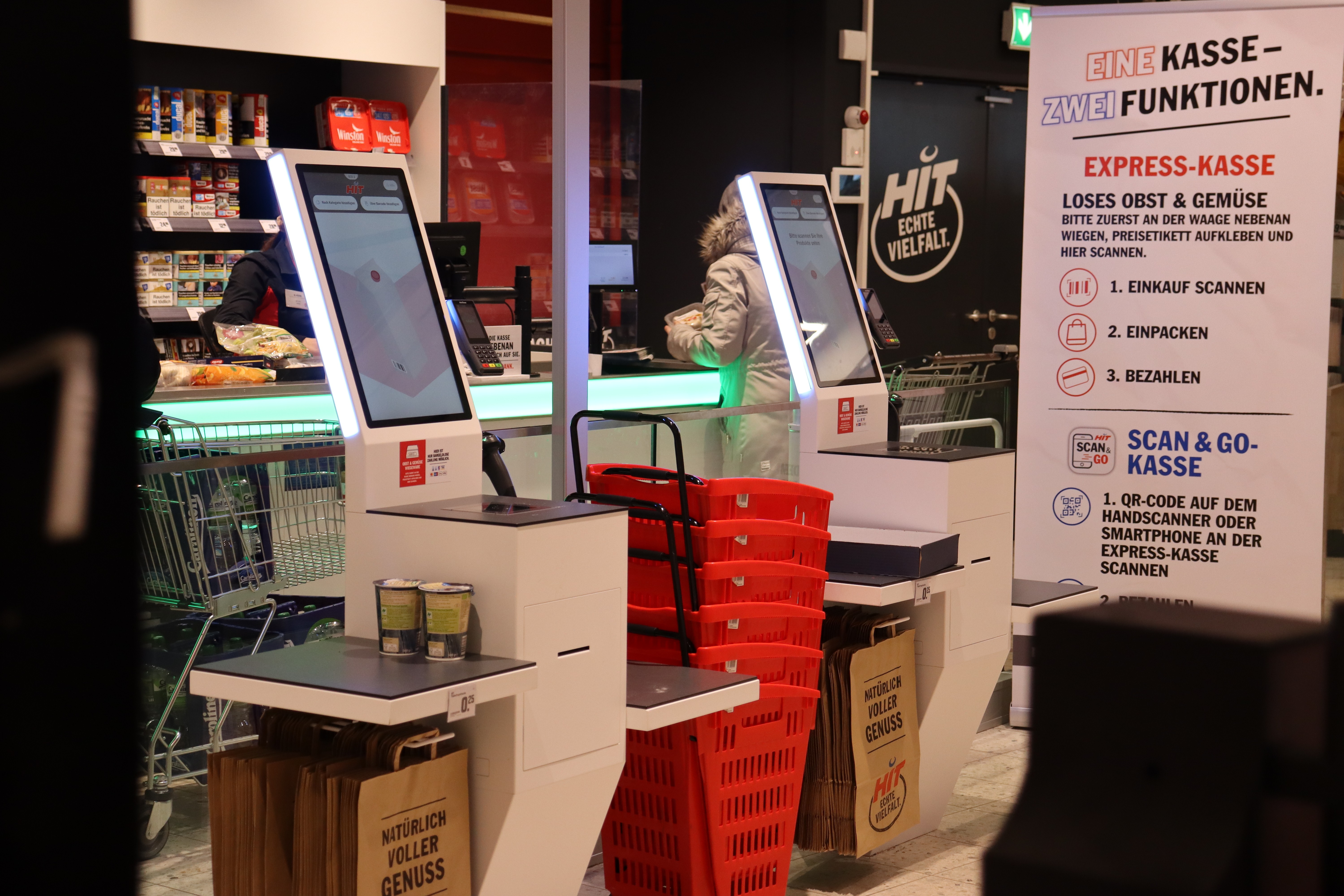 shopreme matrix modular self-checkout kiosk white dohle hit instore