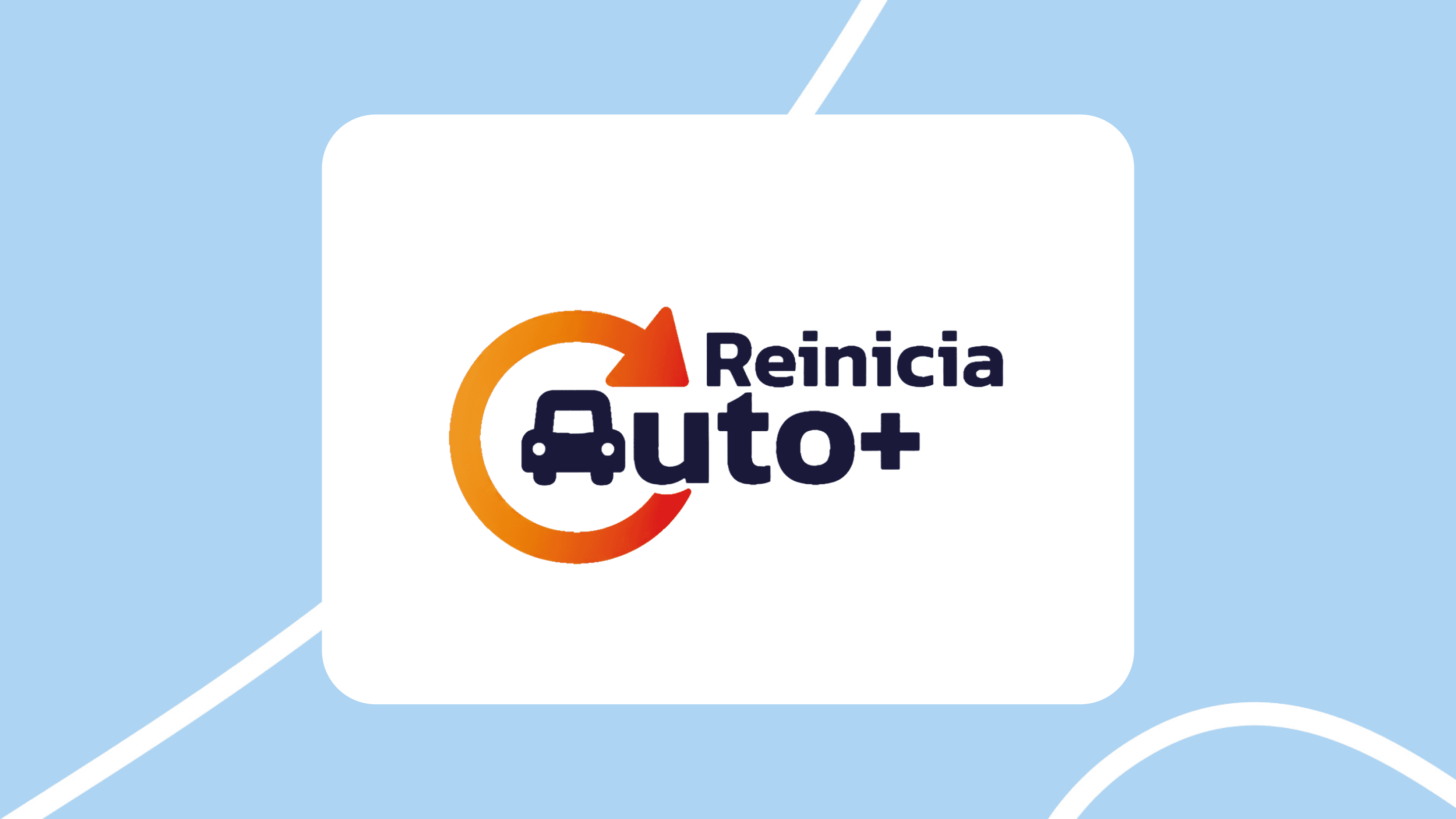 Logo de “Reinicia Auto+” sobre fondo azul claro: un coche negro dentro de un círculo degradado naranja con una flecha curva roja/naranja apuntando hacia el texto.